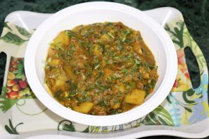 Aloo Tamatar ki sabzi - आलू, पालक, बैगन और टमाटर की मिक्स सब्जी, उंगलियां चाटने पर मजबूर कर देगी