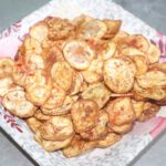 Banana Chips – केले के एकदम कुरकुरे और पतले चिप्स घर पर बनाने का आसान तरीका देखें