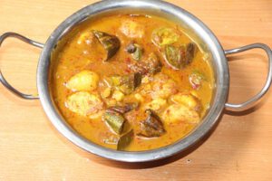 Parwal Aloo Dum - इस तरह से बनाएंगे शादी वाले आलू परवल की सब्जी तो उंगलियां चाटने को मजबूर हो जाएंगे